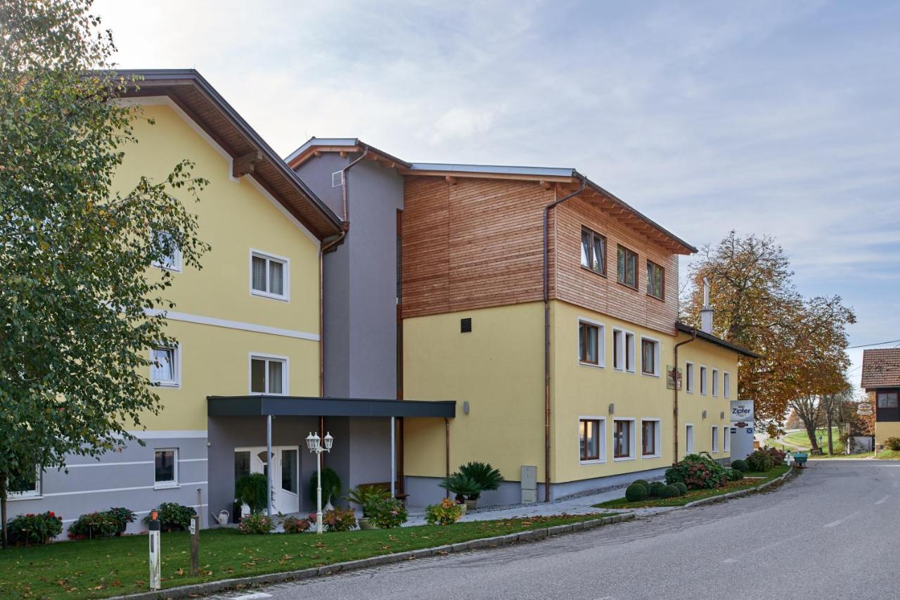 Hotel Gasthof-Strasser Tumeltsham Exterior foto